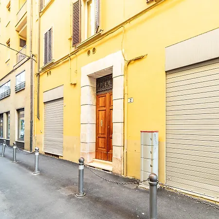 Spacious With Kitchenette, Near Piazza Maggiore Διαμέρισμα *