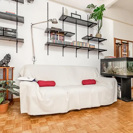 Apartment Spacious With Kitchenette, Near Piazza Maggiore *