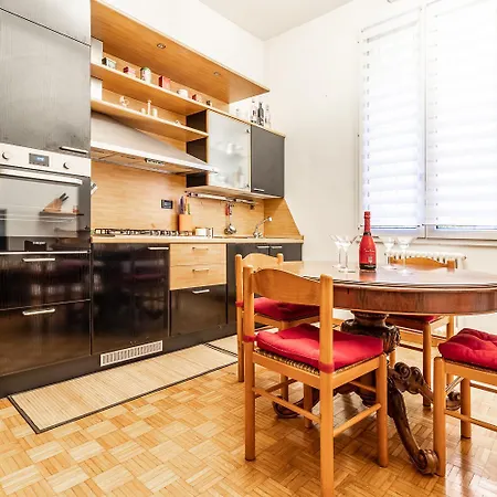 Spacious With Kitchenette, Near Piazza Maggiore Διαμέρισμα *