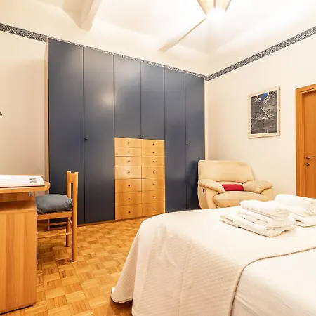 Διαμέρισμα Spacious With Kitchenette, Near Piazza Maggiore *