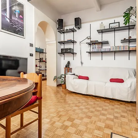 Spacious With Kitchenette, Near Piazza Maggiore Апартаменты